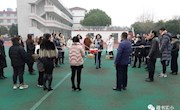 我校举行“聚力藏小 为祖国喝彩”教职工趣味活动