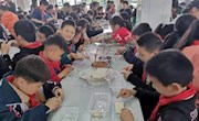 巧手包馄饨 劳动最光荣